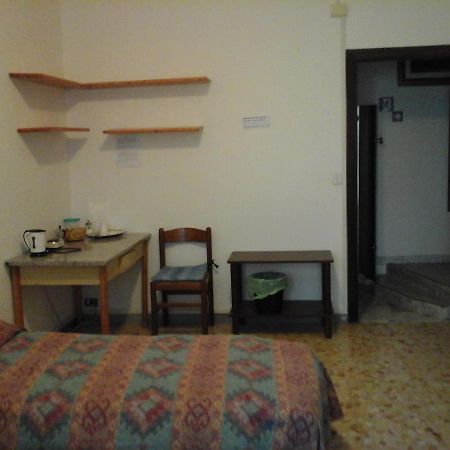B&B Near Metro' Central Line - Only Wc In The Rooms 15 Minutes To Termini Station 20 To Spagna Square - In The Night Bus ローマ エクステリア 写真