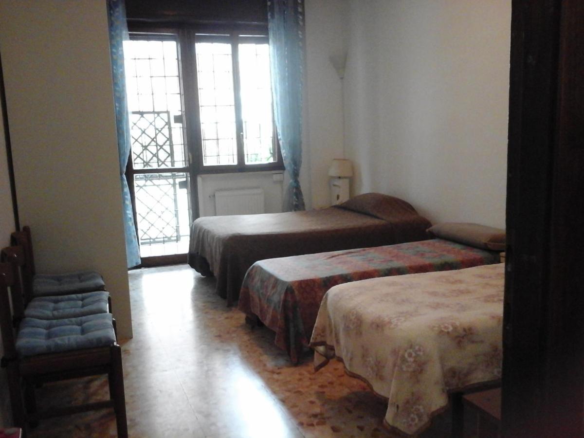 B&B Near Metro' Central Line - Only Wc In The Rooms 15 Minutes To Termini Station 20 To Spagna Square - In The Night Bus ローマ エクステリア 写真