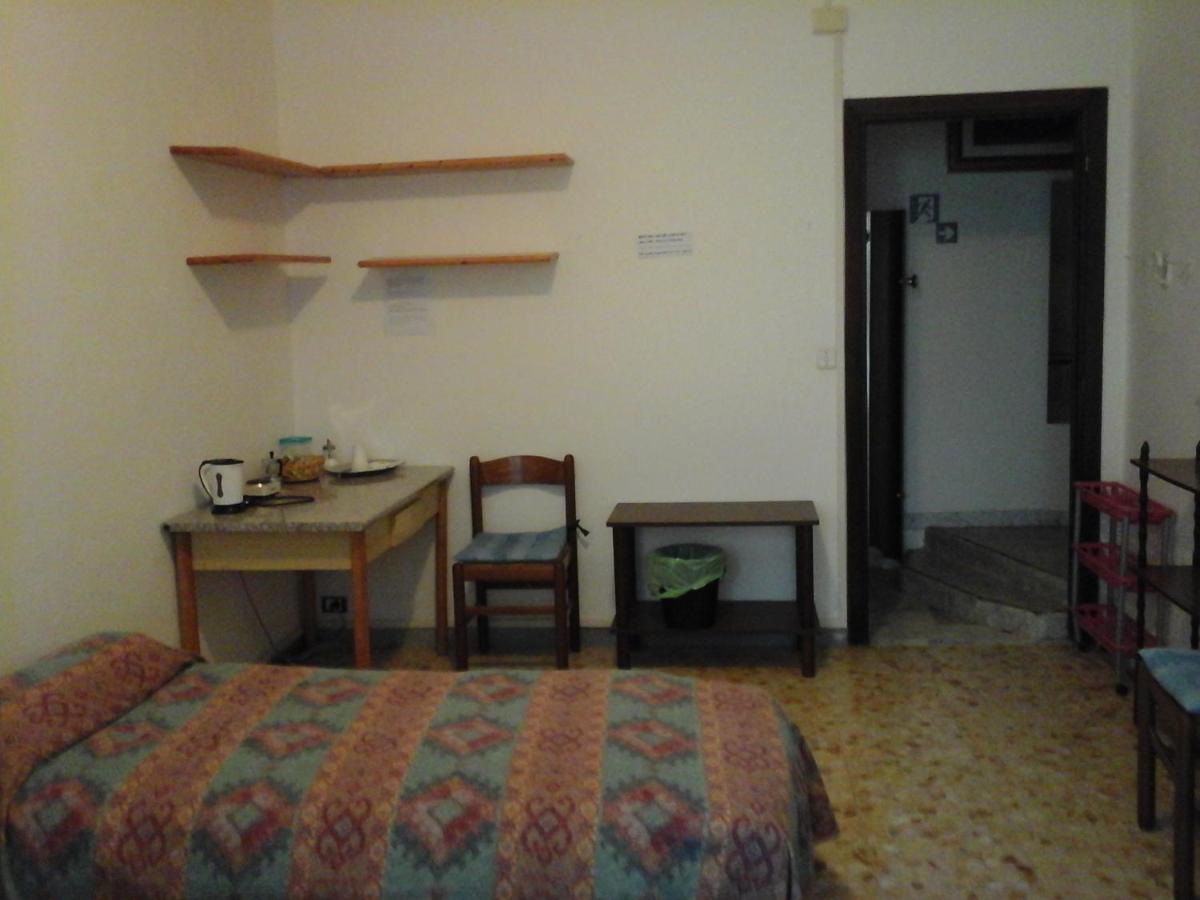 B&B Near Metro' Central Line - Only Wc In The Rooms 15 Minutes To Termini Station 20 To Spagna Square - In The Night Bus ローマ エクステリア 写真