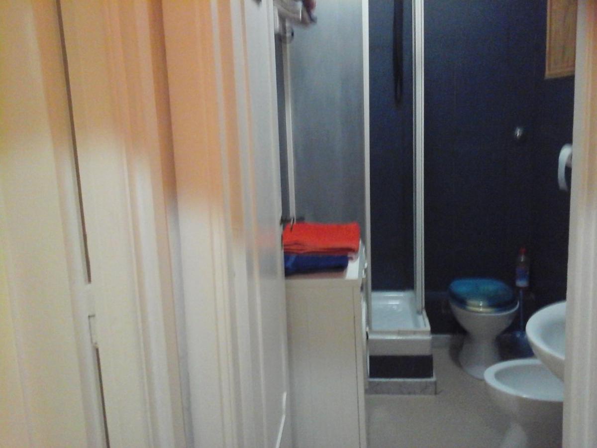 B&B Near Metro' Central Line - Only Wc In The Rooms 15 Minutes To Termini Station 20 To Spagna Square - In The Night Bus ローマ エクステリア 写真